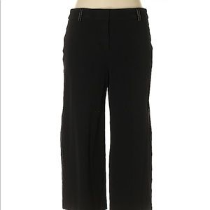 Size 16 Alfani wide legged Capri trousers. Black